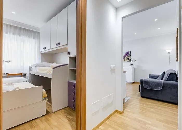 Vatican Flat- 2Bedrooms,2Ensuite Baths & Balcony * Rom