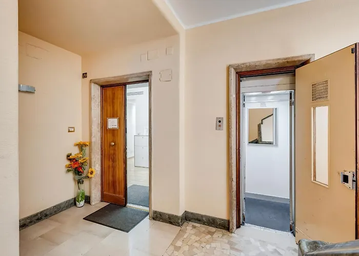 Vatican Flat- 2Bedrooms,2Ensuite Baths & Balcony Apartment Rom