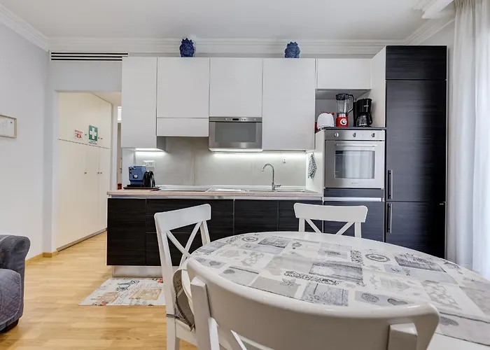 Vatican Flat- 2Bedrooms,2Ensuite Baths & Balcony * Rom