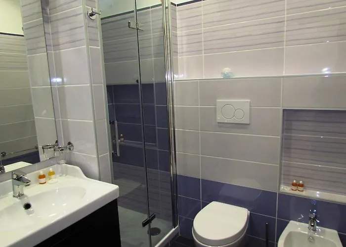 Vatican Flat- 2Bedrooms,2Ensuite Baths & Balcony רומא