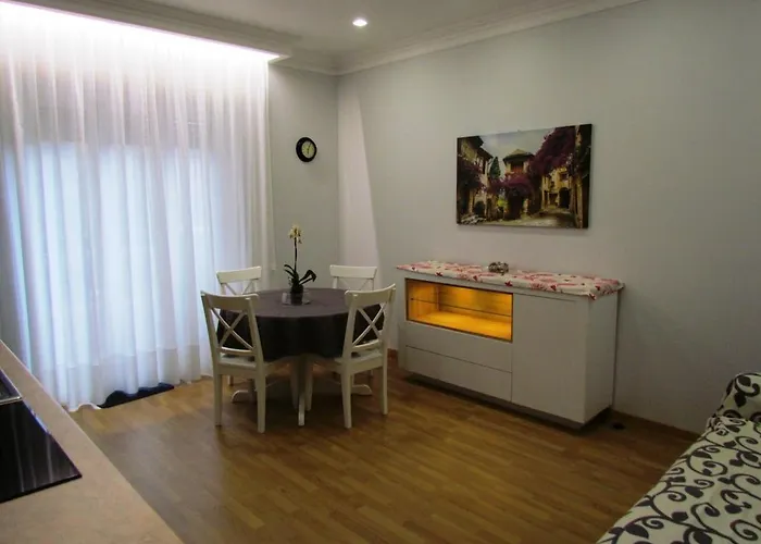 Vatican Flat- 2Bedrooms,2Ensuite Baths & Balcony רומא